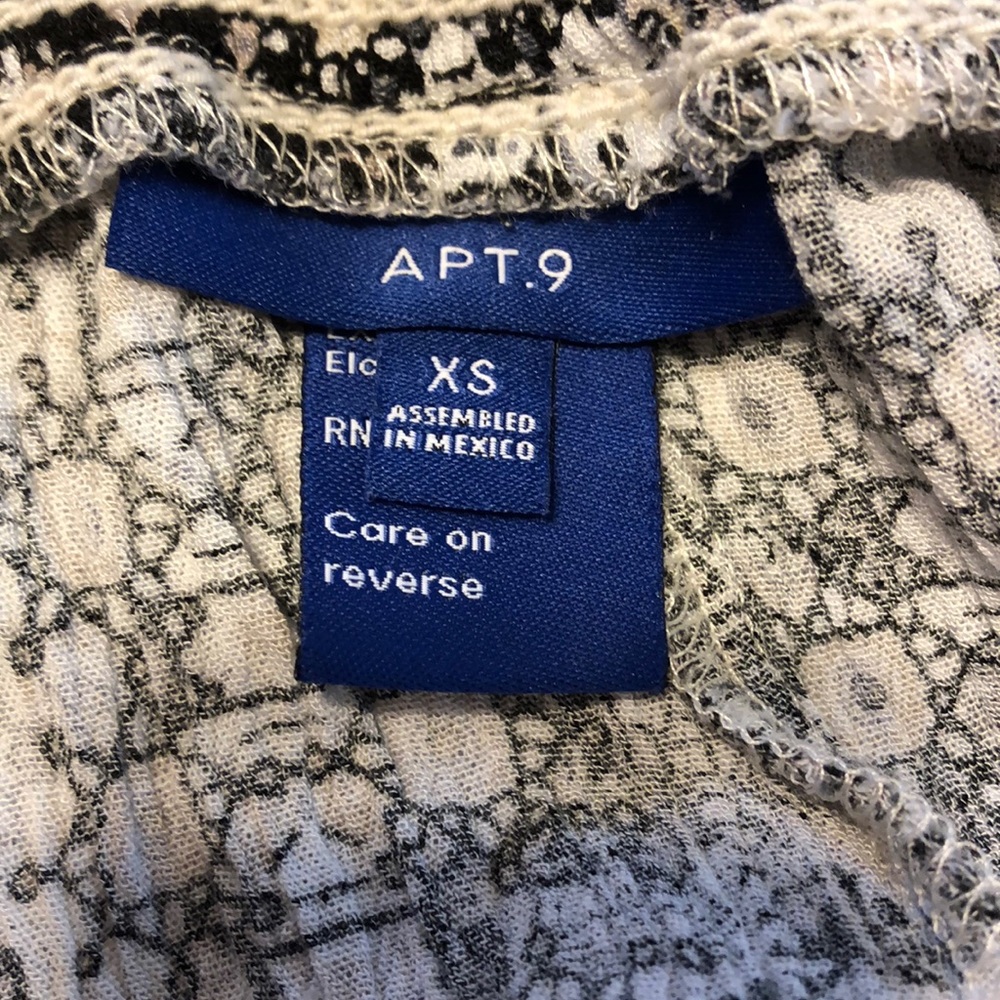Flowy Patterned Shorts - Picture 3 of 4